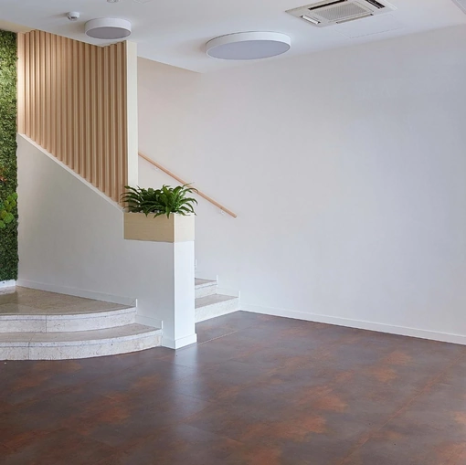 Pavimento Design Mineral effetto resina di Swing Floor