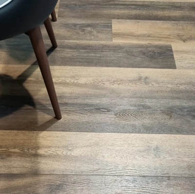 Pavimento Maxi effetto legno di Swing Floor